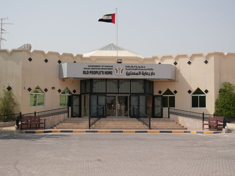 دائرة شؤون البلديات تشارك في "اليوم العالمي للمسنين" بزيارة تكريمية إلى دار رعاية المسنين، بالتنسيق مع دائرة الخدمات الاجتماعية